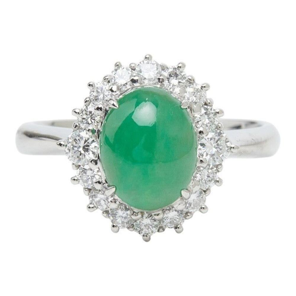 Ring with 2.35ct Jade and 0.46ct Diamonds. Platinum 900